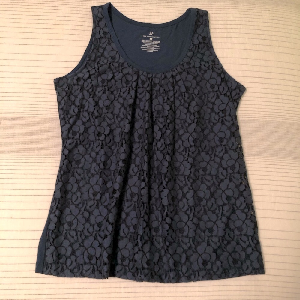 Sleeveless teal colored NY & Company top. Lace front with plain back. Si…